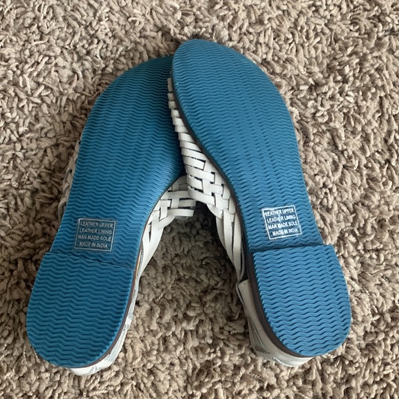 BC FOOTWEAR huarache style white leather sandals - Picture 4 of 4